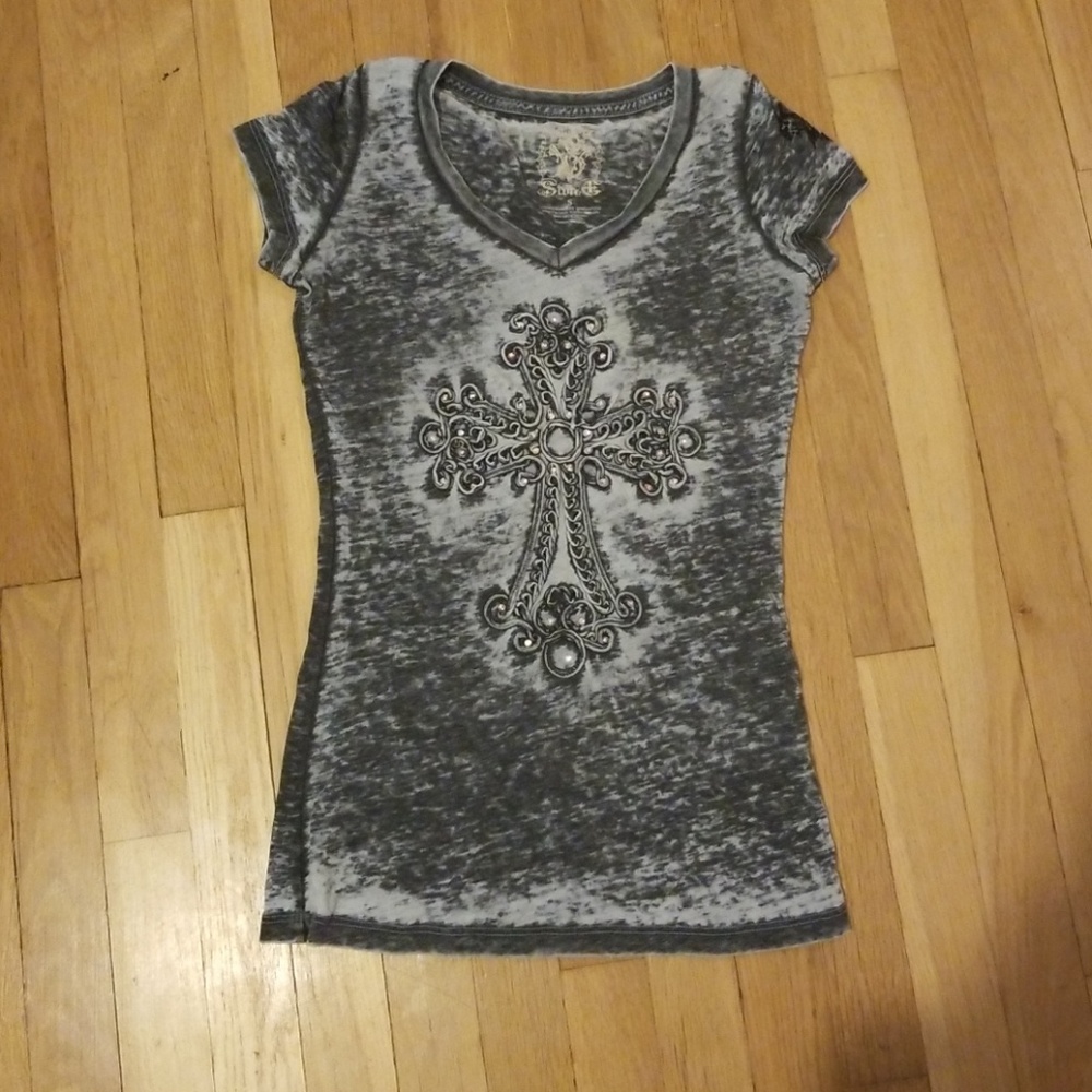 Stone gray cross tshirt